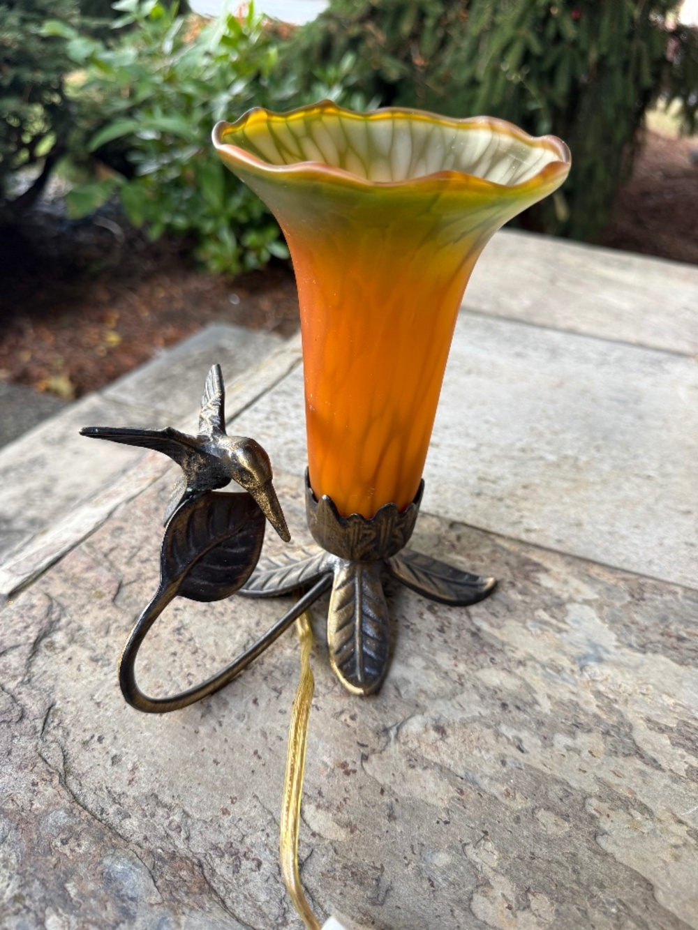 Small Hummingbird Tiffany Style Lily Tulip Lamp Glass & Metal Working Condition